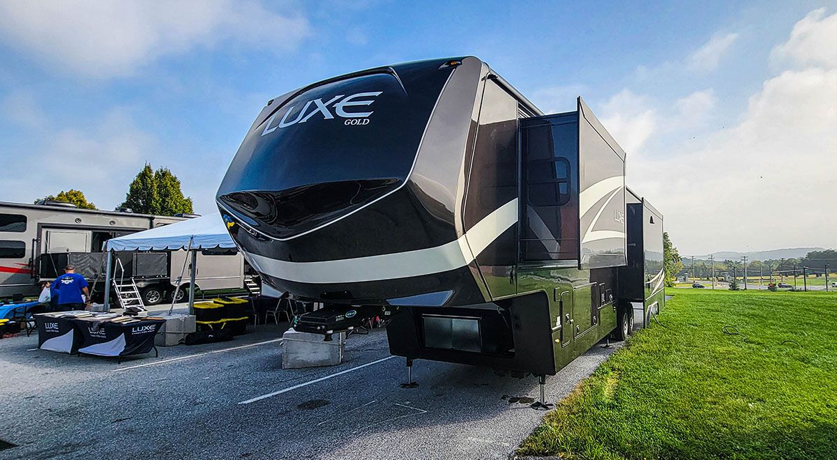 luxe fifth wheel toy hauler for sale